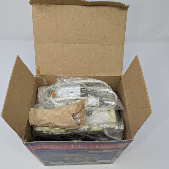 NEW VTG 1995 Winter Valley Villages Dollar General Store Porcelain Lighted House - Picture 10 of 15